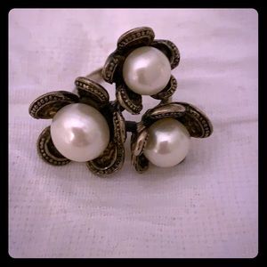 9.25 silver and pearl flower ring